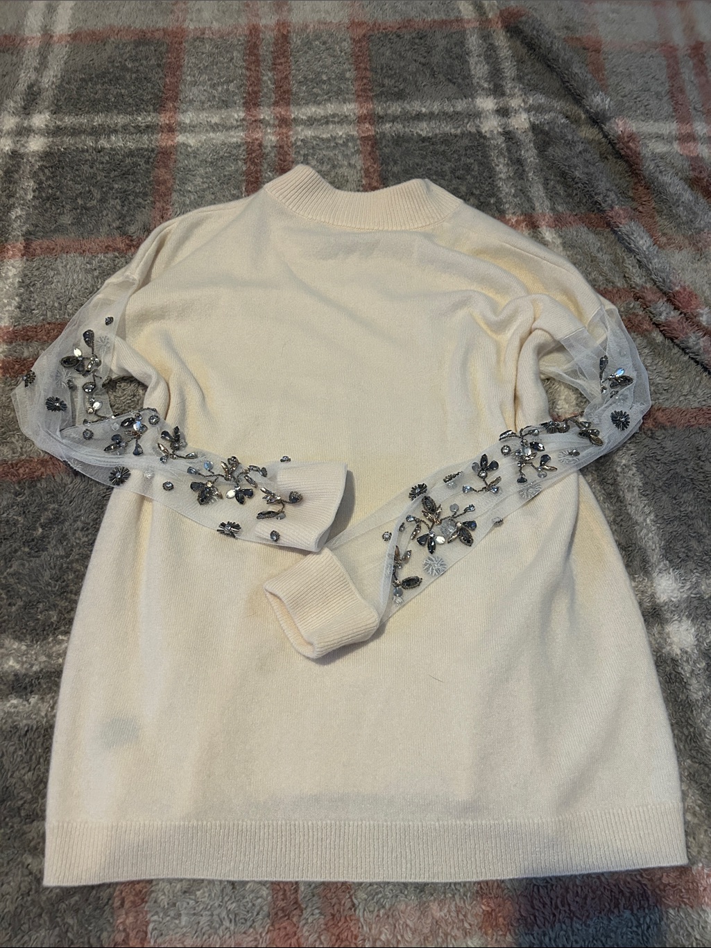 Neuman Marcus Cashmere Ivory Knit Sweater With Embellished Sheer Sleeves